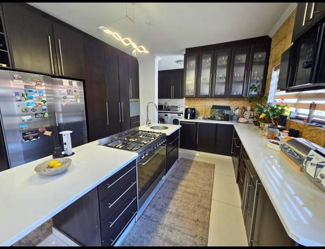 4 BEDROOM HOUSE FOR SALE IN GLEN EAGLE ESTATE